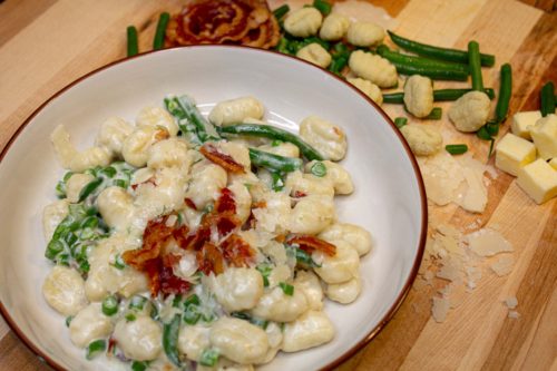 GNOCCHI CREAMY SAUCE WITH PANCETTA AND STRING BEANS
