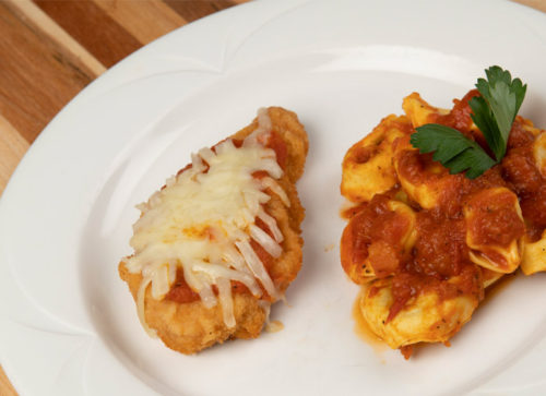 Escalope de porc au parmesan avec Tortellini Napolitana
